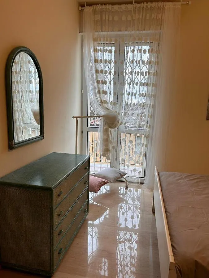 Camere In Appartamento Condiviso Vista San Luca Bologna 0*,  Italy