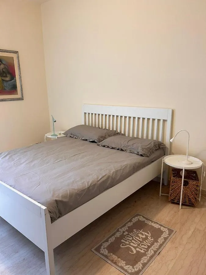 Camere In Appartamento Condiviso Vista San Luca Bologna 0*,